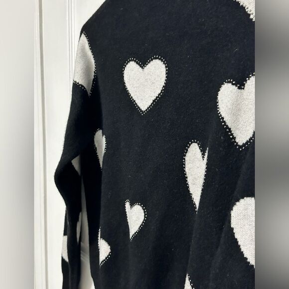 Ont Welfth Black White Heart Soft Stretch Pullover Sweater Medium - Picture 2 of 8